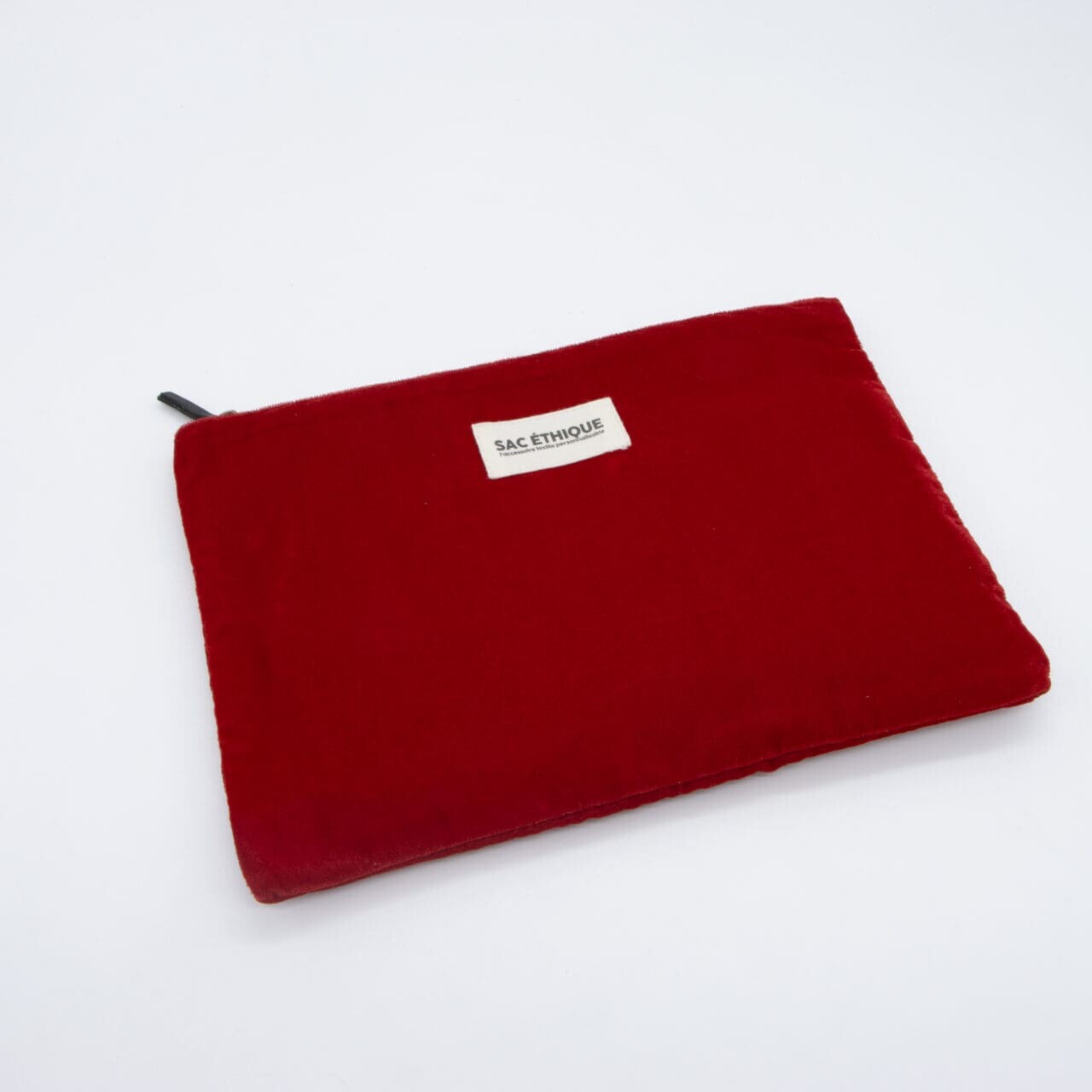 Pochette rouge plate et rectangulaire