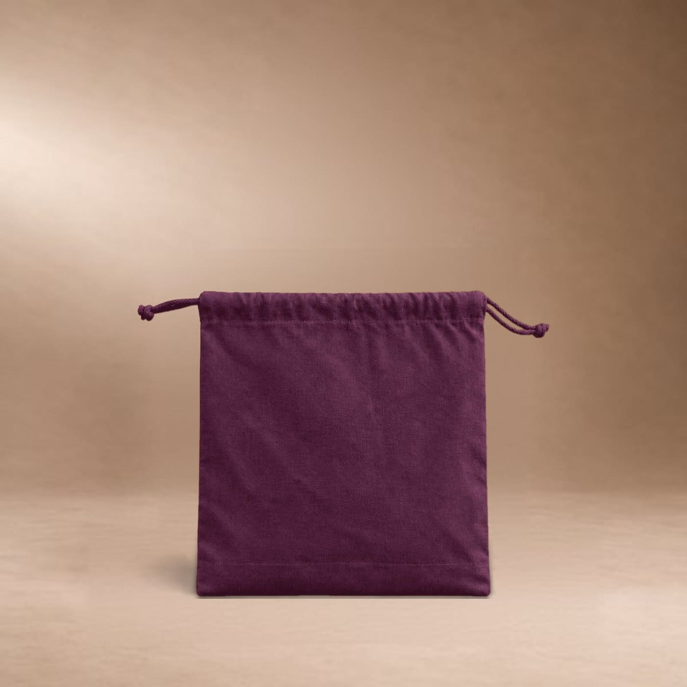 Pochon personnalisé à cordon en coton bio teinté Pantone violet, format 25 × 20 cm